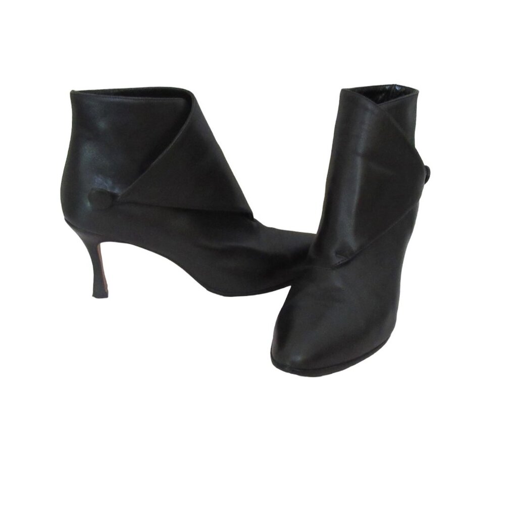 Manolo Blahnik Black Soft Leather Bootie Boots in Size 37 or US 7M